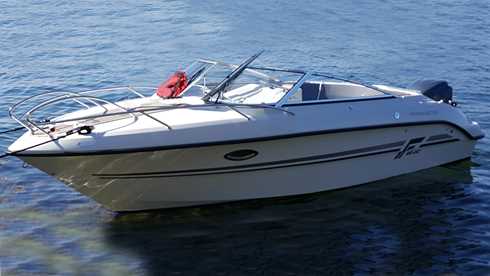 FINNMASTER 68 DC MED YAMAHA 225 HK STULEN PÅ INGARÖ I STOCKHOLMS SKÄRGÅRD.
